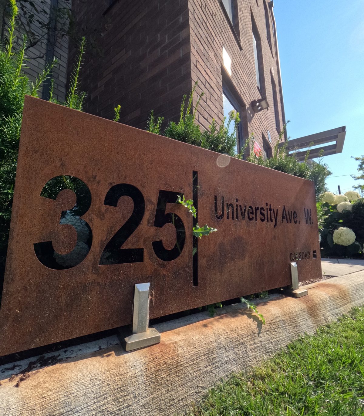 325 University Ave W — the CAEEDAR sign
