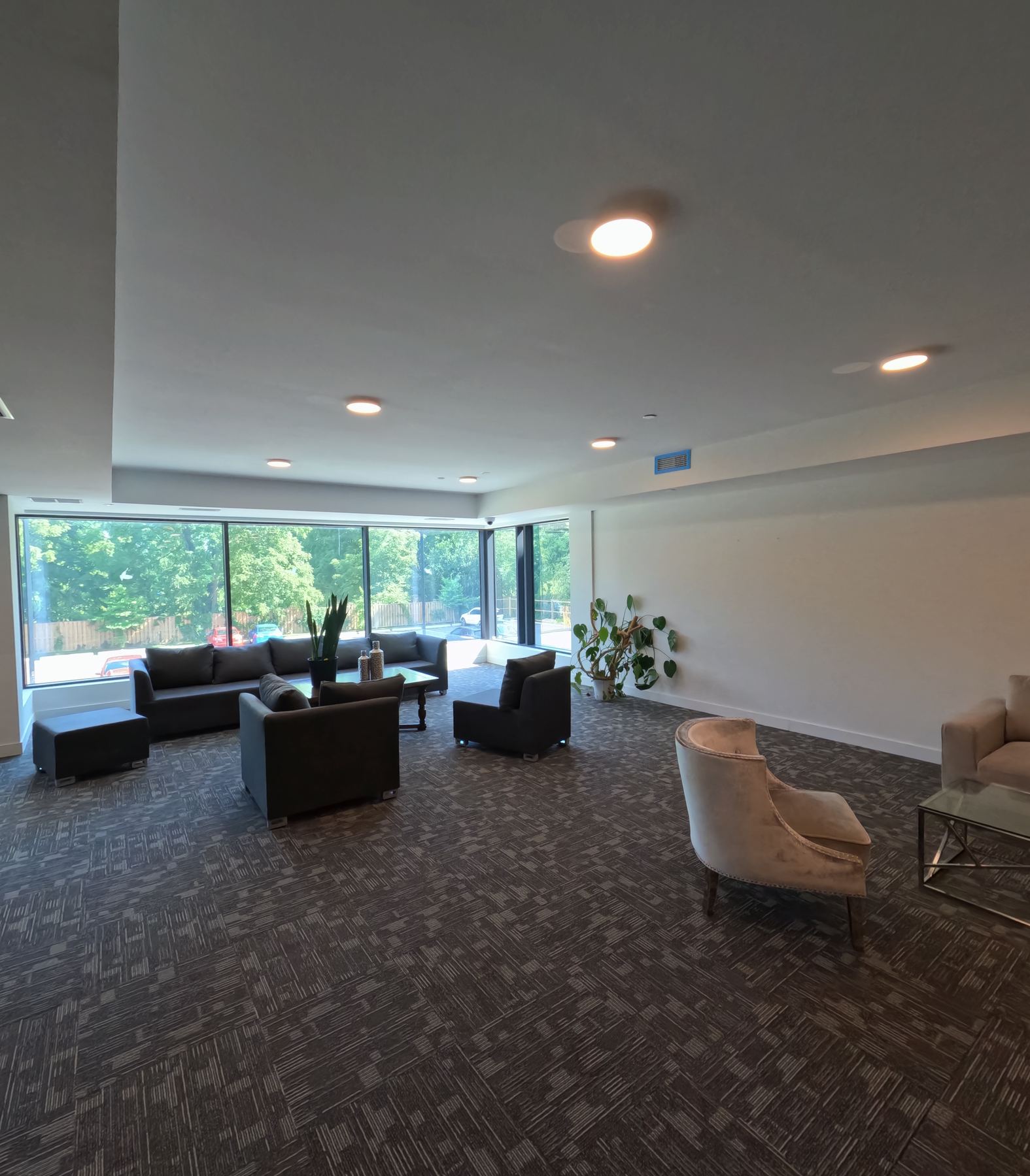 Resident lounge at CAEEDAR, 325 University Ave W Cobourg