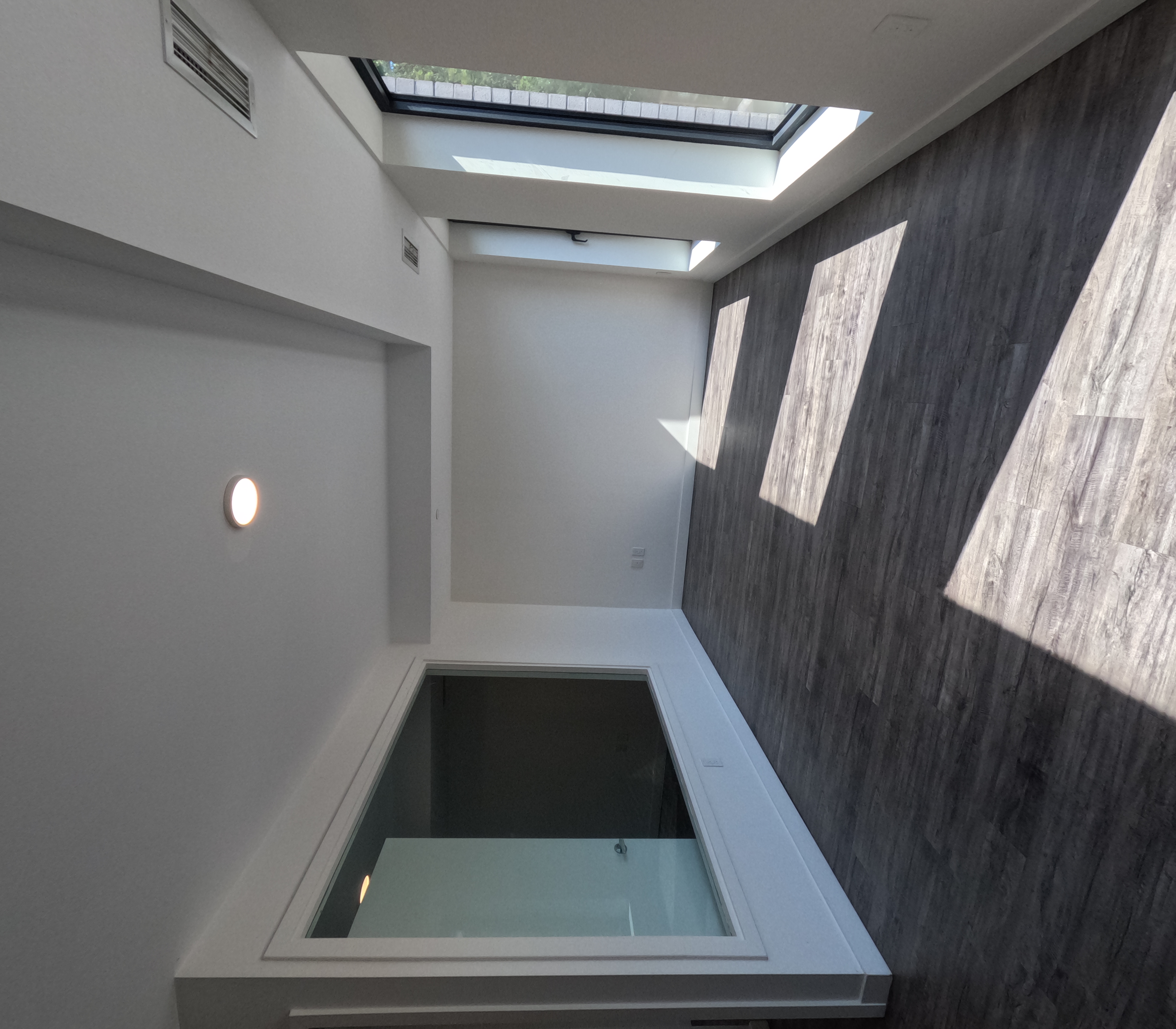 Suite 203, photo 1