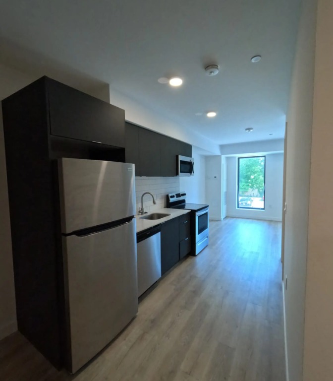 CAEEDAR 1 bedroom plus den apartment building, Cobourg