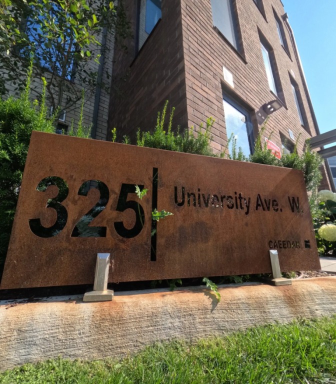 CAEEDAR 1 bedroom plus den apartment, downtown Cobourg