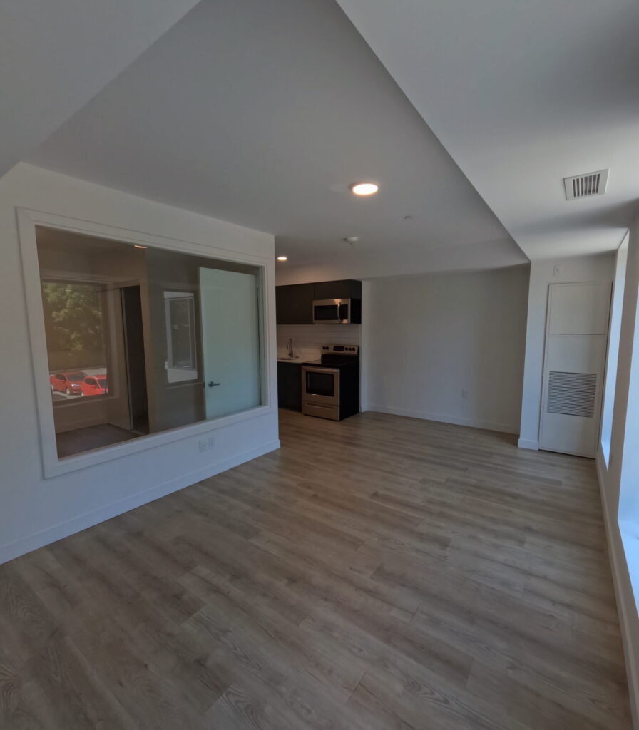 CAEEDAR 1 bedroom plus den apartment building, Cobourg