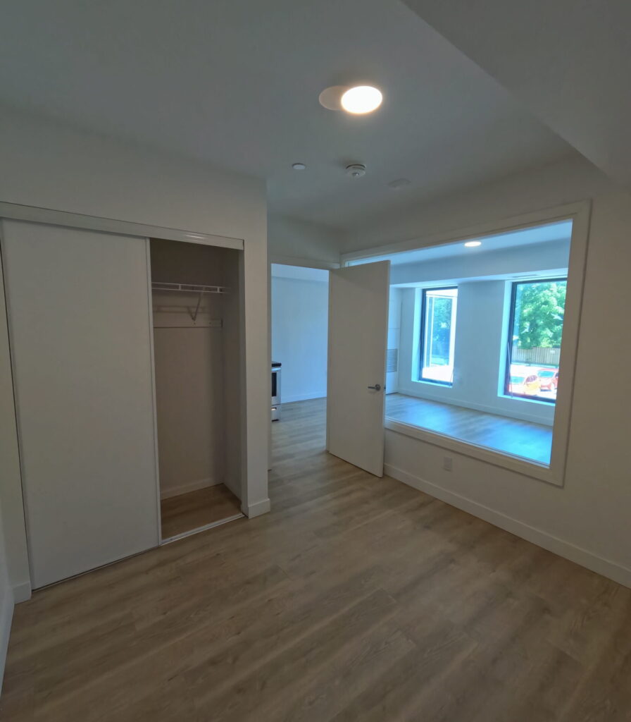 CAEEDAR 1 bedroom plus den apartment building, Cobourg